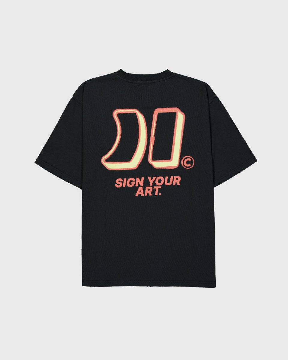 Camiseta negra icónica