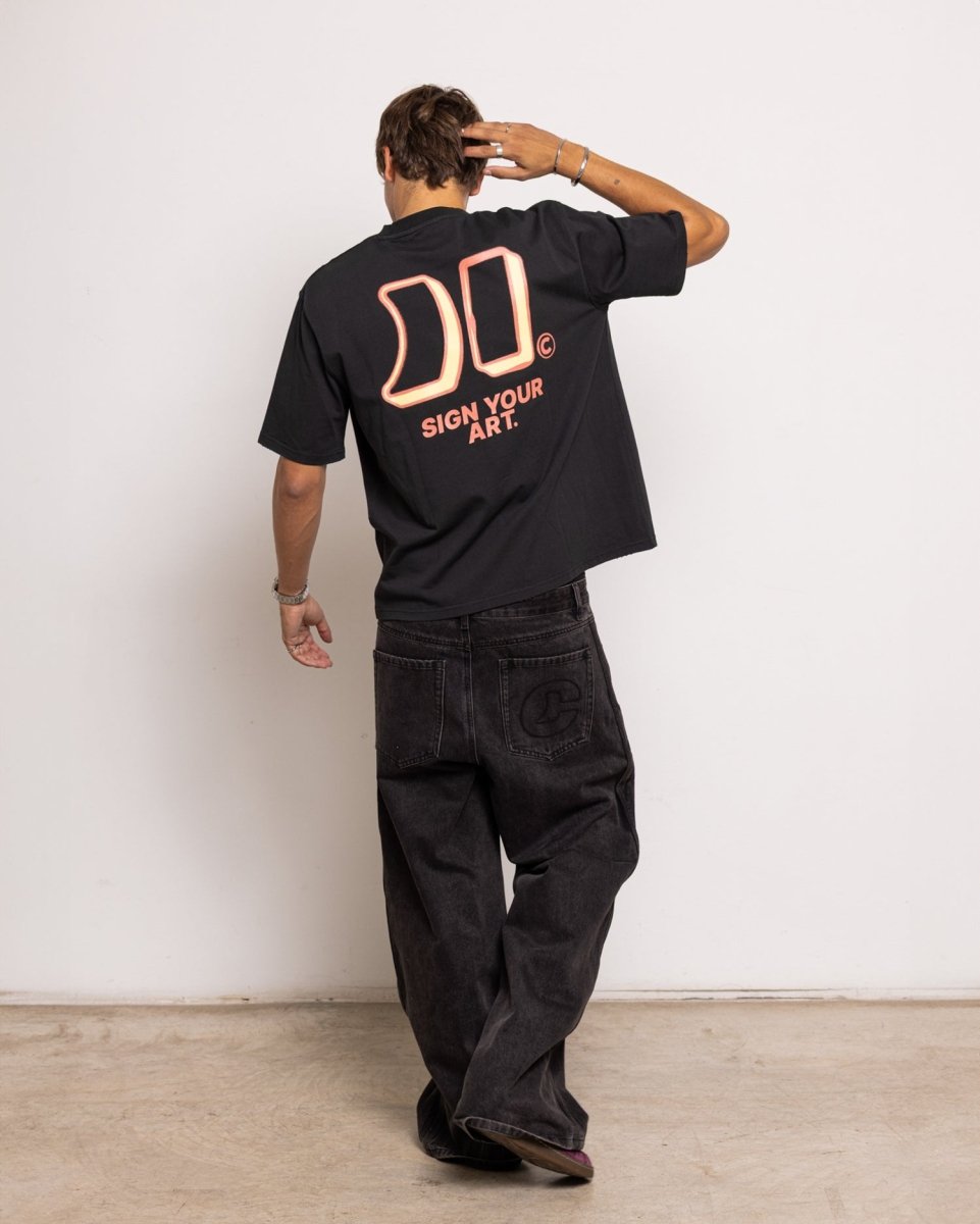 Camiseta negra icónica